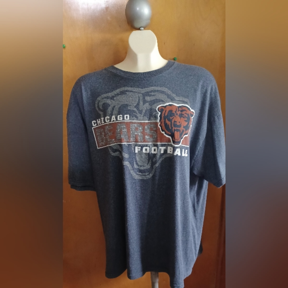 Chicago Bears T-shirt size 2XL.